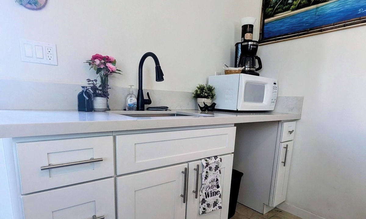 Ontario Apartment | 1-Bed/Bath Private Corp Apartment close to ONT Airprt in a resort-like community