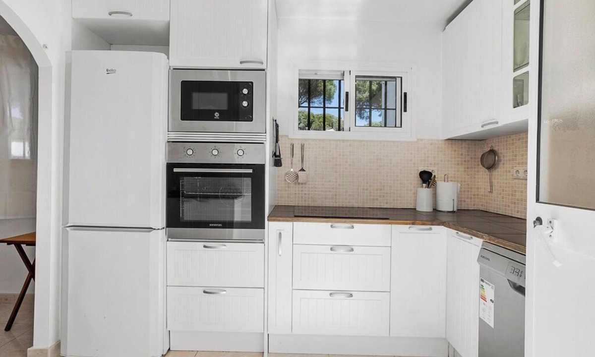 El Paraiso House | 10 Minutes From Puerto Banus! 200 mts From the Sea! Perfect for Family
