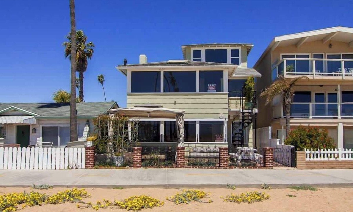 Balboa Peninsula House | 1002 E. Oceanfront | Biggest Oceanfront in Newport Sleeps 20