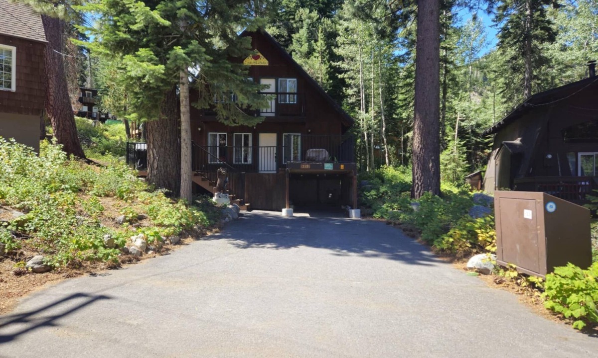Donner Lake Woods Cabin | 2 bedroom, 2 bath, sleeps 6 adults. West End of Donner Lake DLR#011