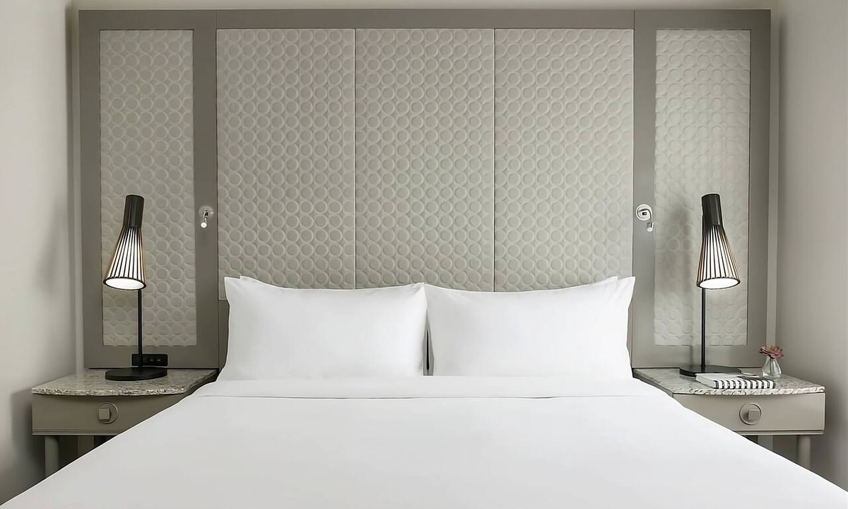 Lower Nob Hill Hotel | 2 Standard Queen Rooms at Stanford Court Hotel
