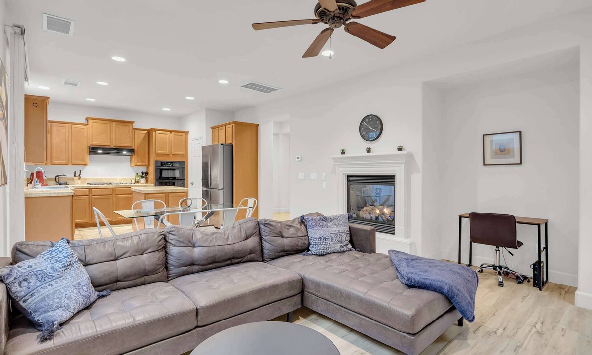 Reno House | 3-bedroom/2.5bath/5TVs/Sleeps 12