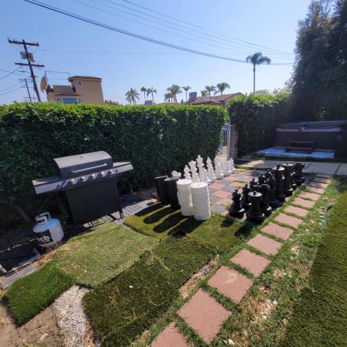 Pico - Robertson House | 3 bedroom 2 bath home with Jacuzzi near Beverly Hills, wi-fi, Jacuzzi, Roku, BBQ, giant games family fun