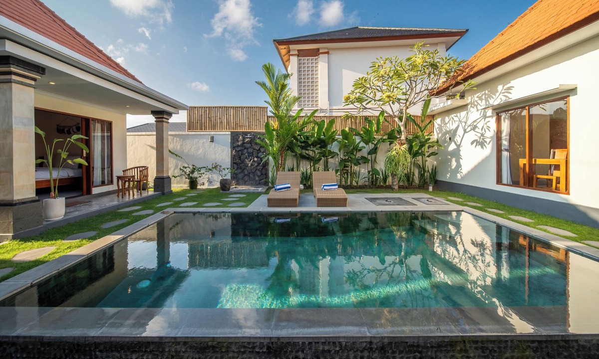 Padonan Villa | 3 BR Family Villa w/Private Pool & Spacious Garden in Canggu Prime Location