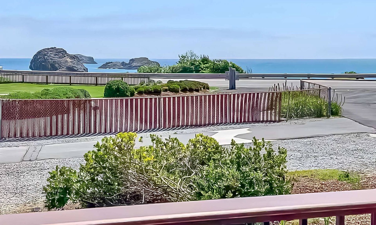 Crescent City North House | 3 Coastal View Houses in 1:"Seaview" + "Seasong" + "Selah"