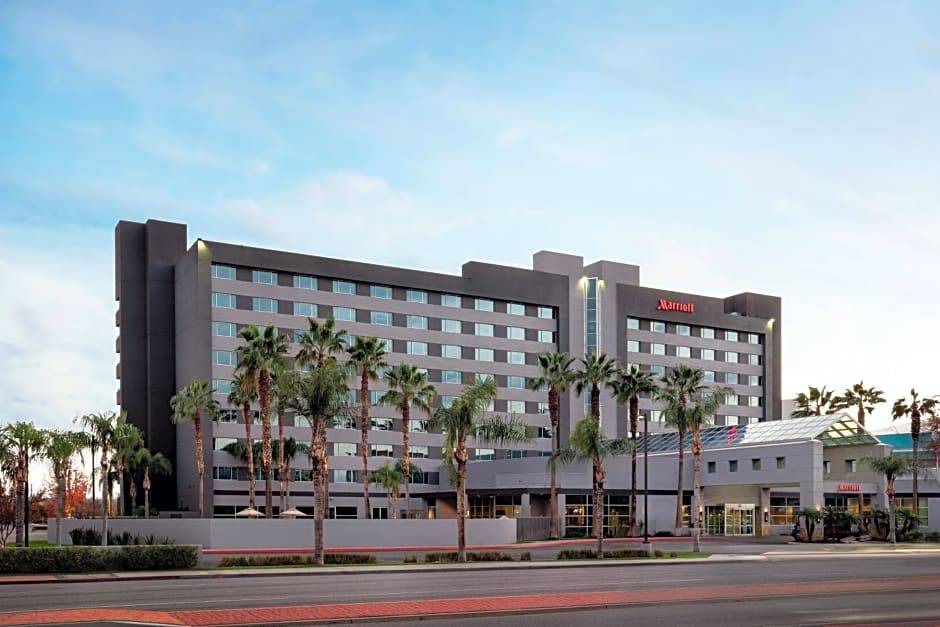 Downtown Hotel | 3-Star Hotel ∙ Bakersfield Marriott at the Convention Center