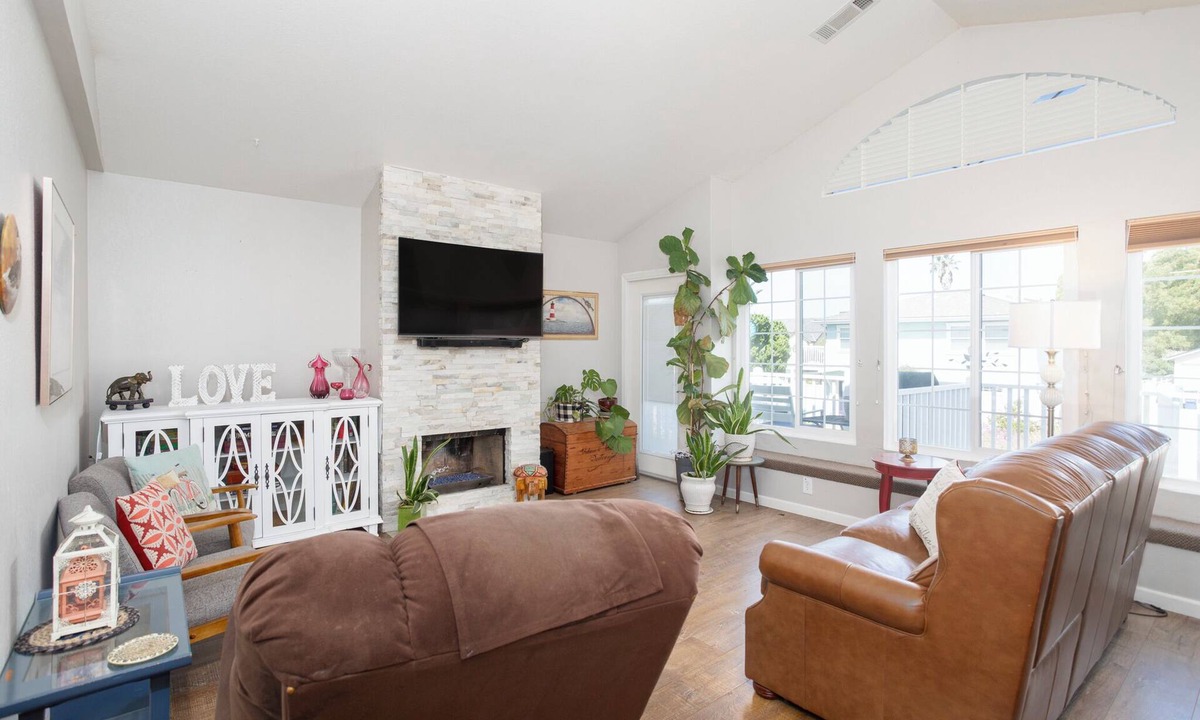 Motel District Condo | 364 Harbor View