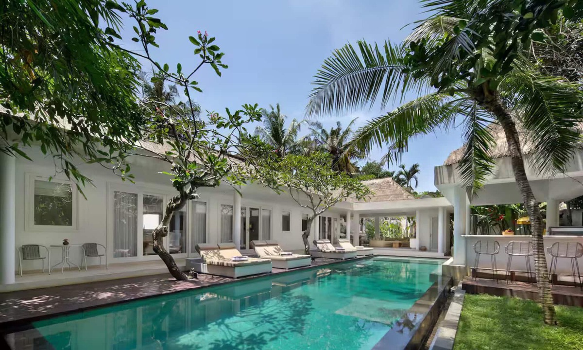 Tumbak Bayuh House | 4 bdr Jungle Oasis in Pererenan