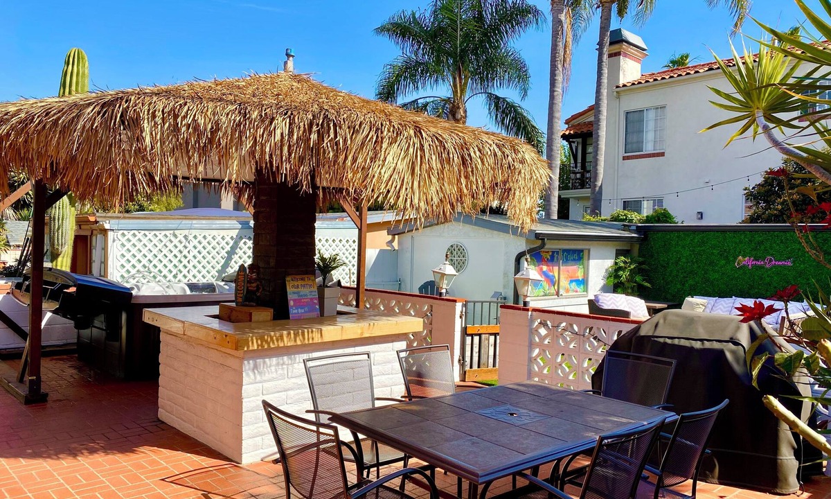 Pacific Beach House | 4 Bed/3 Bath, Private Hot tub, patio Parking + 5 bikes Included! Families only.