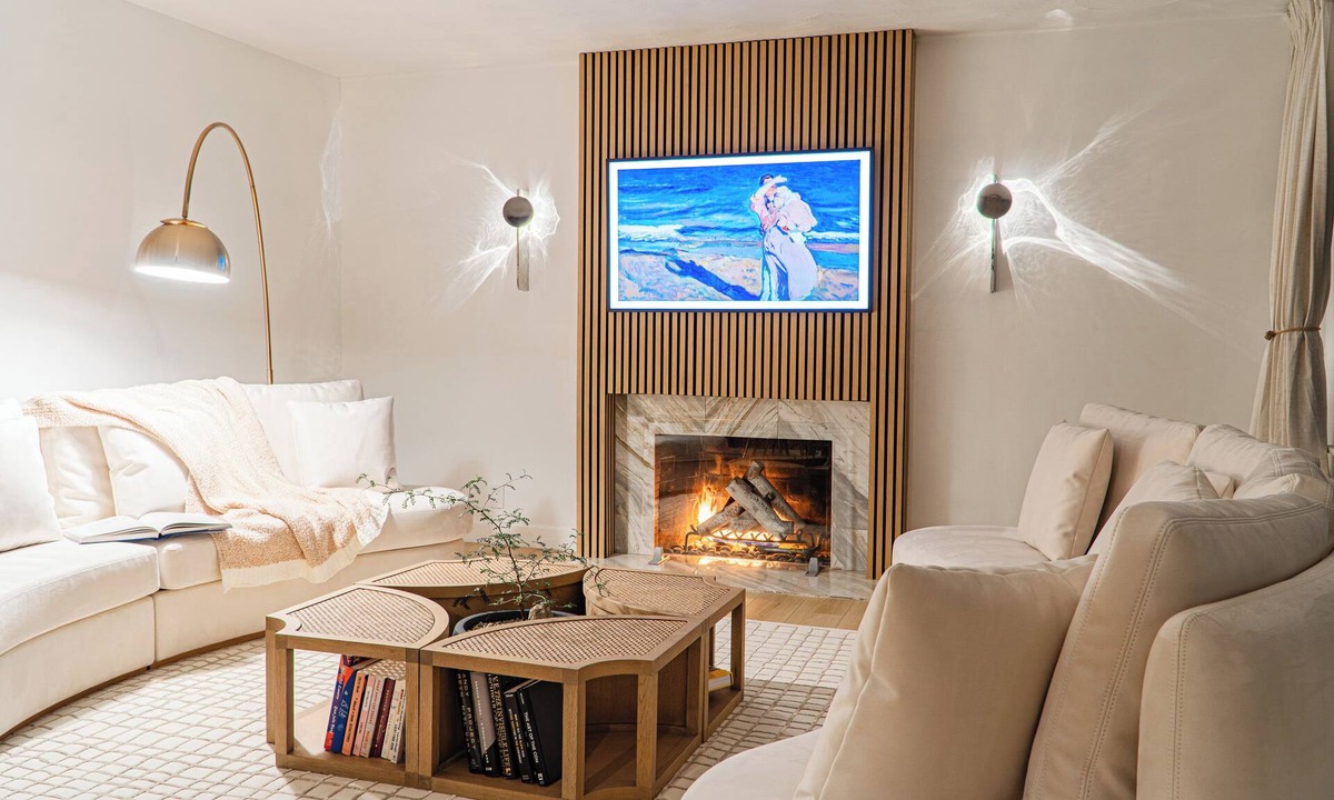 Los Angeles House | 4-bed designer family-friendly home with large yards & theater room near beaches