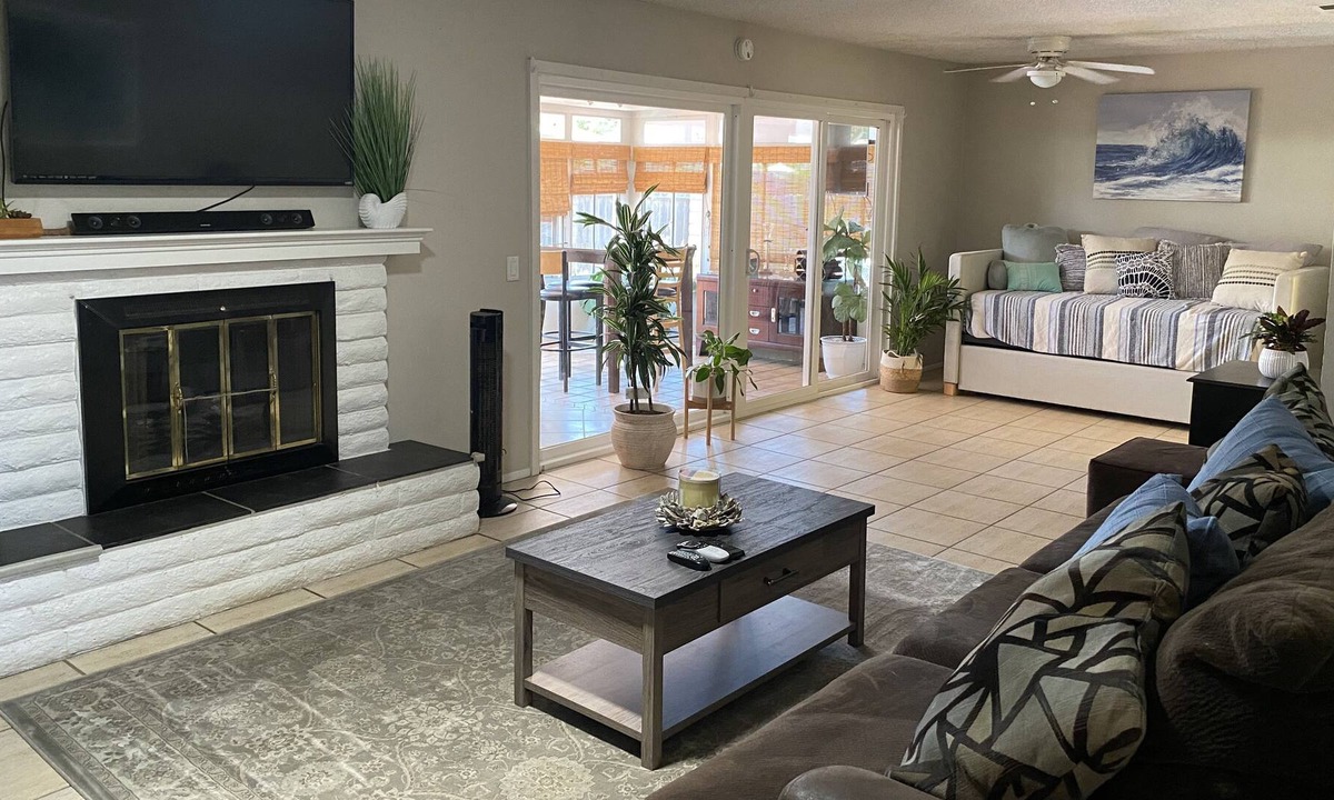 San Luis Rey House | 4 miles from the beach, half mile to Bike bath, Golf, Surf, Relax,