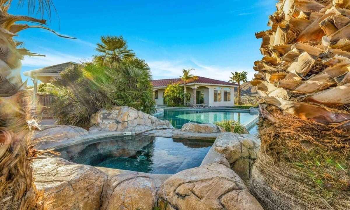 Yucca Valley Villa | * 4BR, Absolute Privacy, Jacuzzi, Pool Heating Can Be Added*