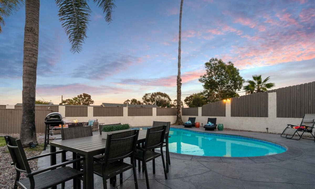 Fletcher Hills House | 4BR Pool and Fast WiFi Fifteen Min to SD