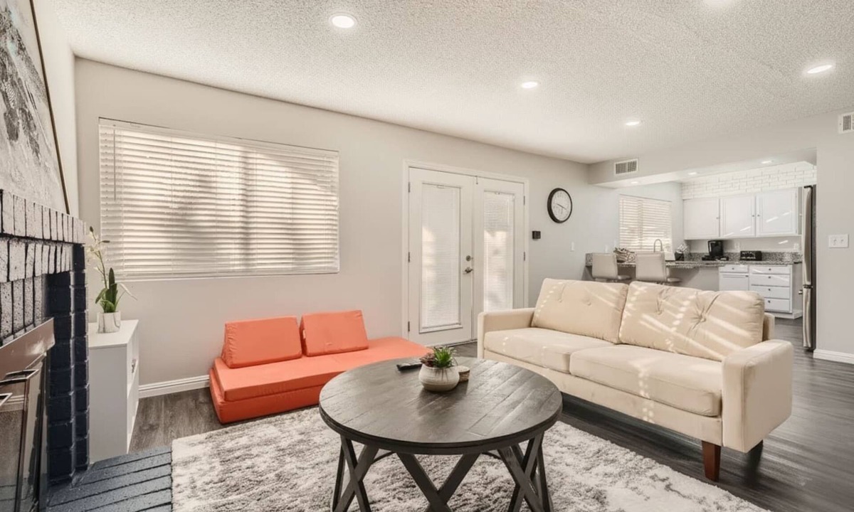 Spring Valley Villa | 4BR w/GameRoom and Heated Pool 10 Min to Strip!