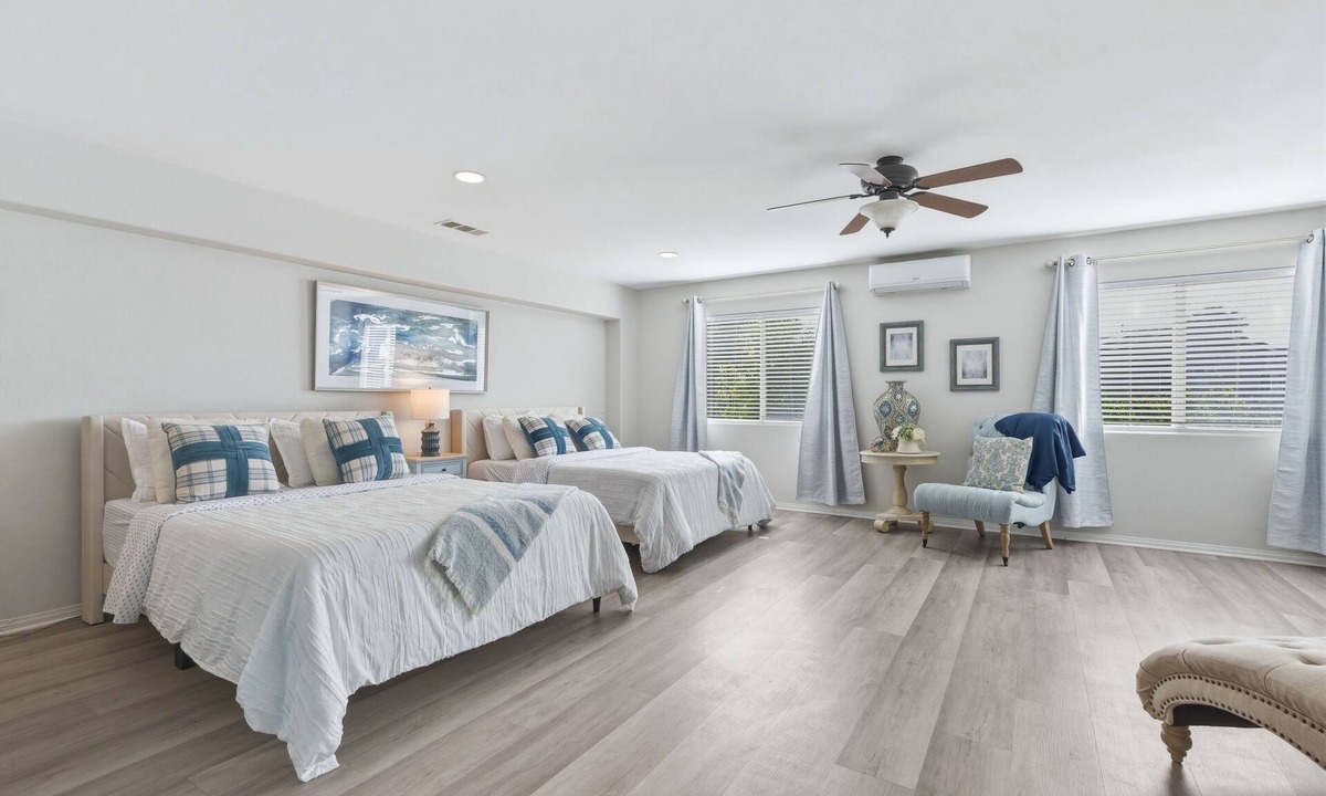 Eastvale House | 7BR Home/10Beds/4BA/3TVs/Foosball/2 Suite