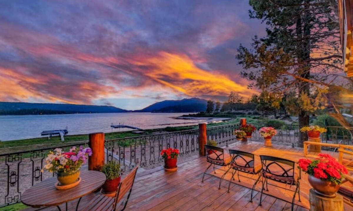 Fawnskin Cabin | 8 Bedroom/20 Beds, 6000 SQFT Log Cabin- Game Room, Golf, Lakefront with Dock