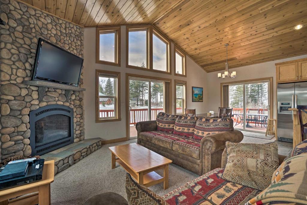 Mountain View Estates House | 9 Mi to Heavenly Mountain: South Lake Tahoe Home!