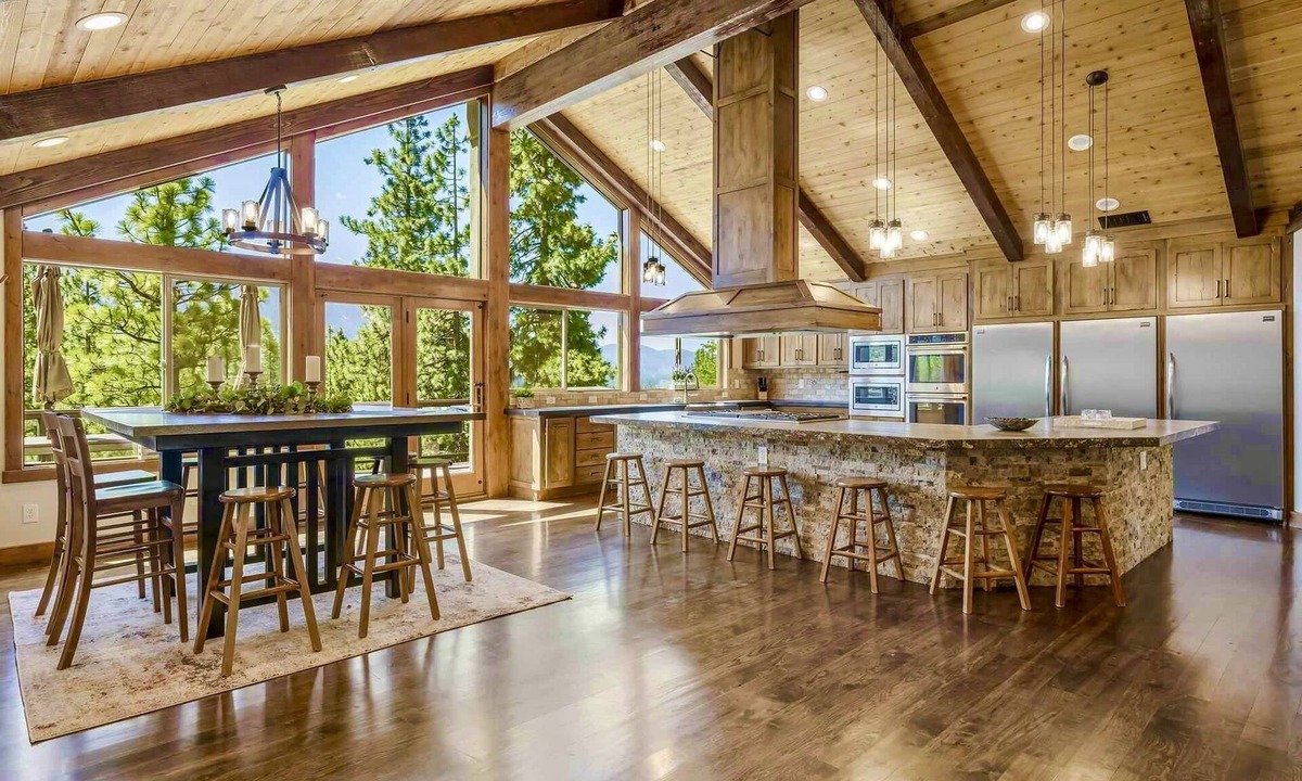 Round Hill Village House | 9BR Tahoe Villa, Hot Tub-Sauna-Gym-Game Room LX33