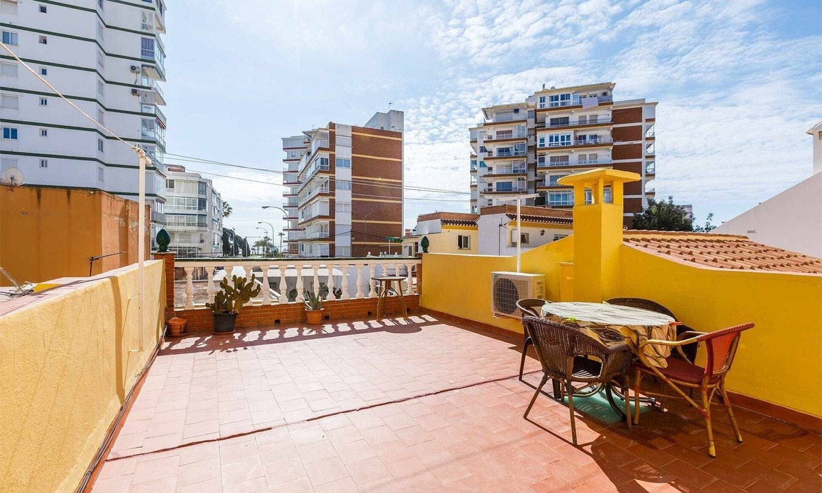 Torre del Mar Ski Chalet | A&n House of the Sun .