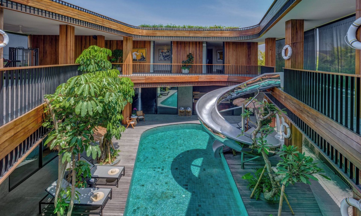Munggu Villa | Akashi Residence | 6BR Luxe Villa Pool Slide