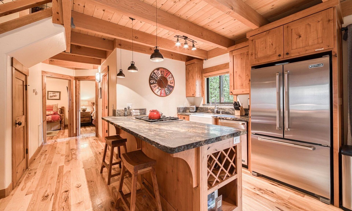 Kingswood Estates House | Allenby by Tahoe Getaways - Pet-Friendly Cabin By the Lake