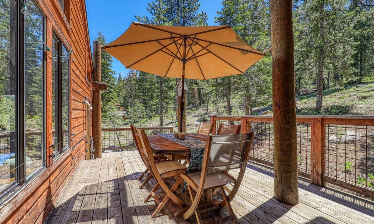 Alpine Meadows House | Alpine Meadows Escape by Tahoe Getaways - Sunny and Quiet w Ski Shuttle