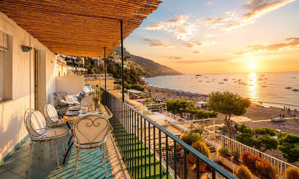 Positano City Centre Ski Chalet | AMORE RENTALS - Casa Raffi with Sea View on Positano’s Spiaggia Grande