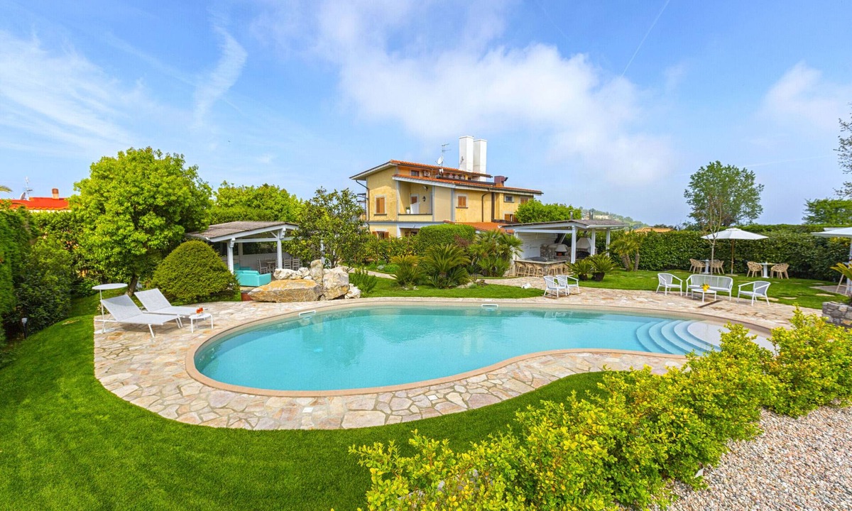 Sant'Agata sui Due Golfi Villa | AMORE RENTALS - Resort Ravenna - The Villa with Private Swimming Pool, Hot Tub, Ideal for Events