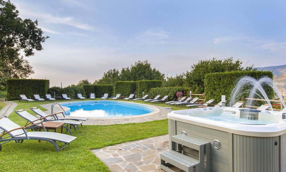 Colli di Fontanelle Villa | AMORE RENTALS - Villa Calisto with Private Swimming Pool, Garden, Jacuzzi, Sea view and Parking