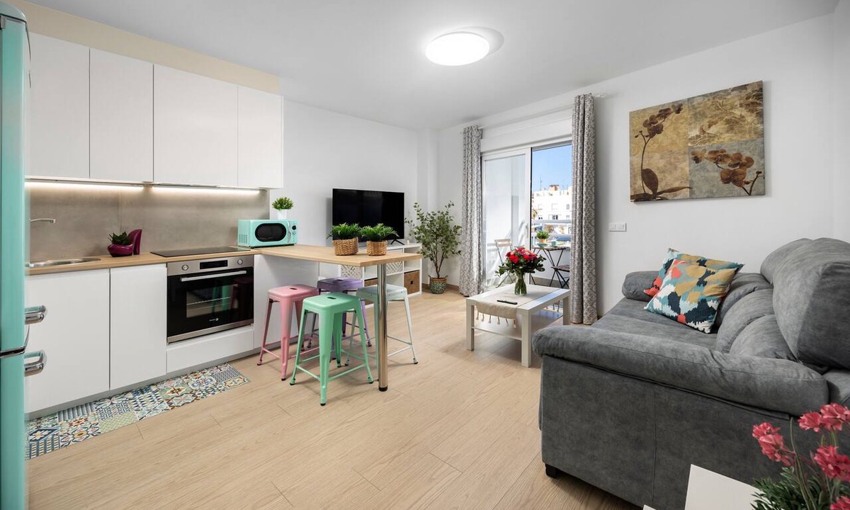 Torre del Mar Apartment | Apartment 'Apartamento Capricho Torre Del Mar' with Private Terrace, Wi-Fi and Air Conditioning