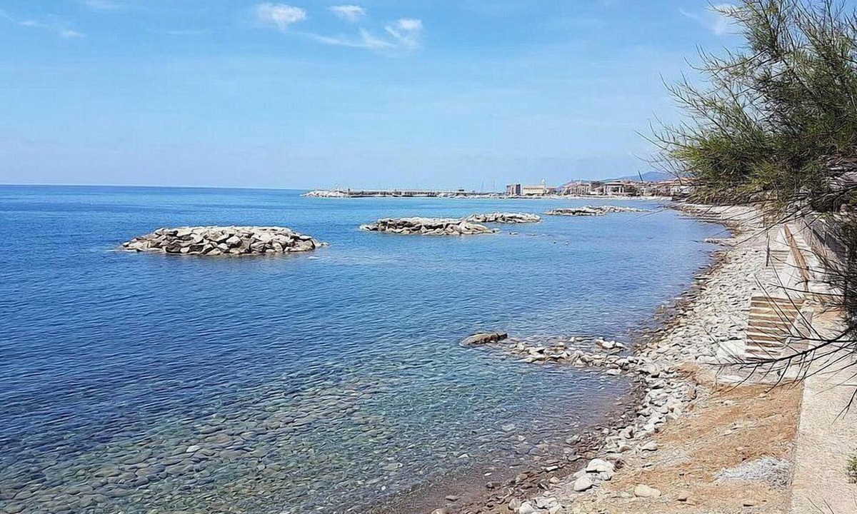 Acciaroli House | Appartamento Torre Caleo I: A charming apartment located right on the beach, with Free WI-FI.