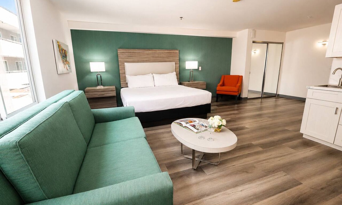 Little Italy Hotel | Artistic Studio King Suite Close to San Diego Harbor, Museums and Nightlife