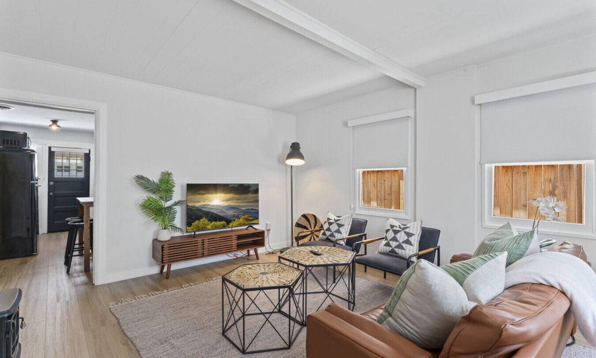 Balboa Island Apartment | Balboa Island Cottage- Air Conditioning! Newport Peninsula Ferry Close!