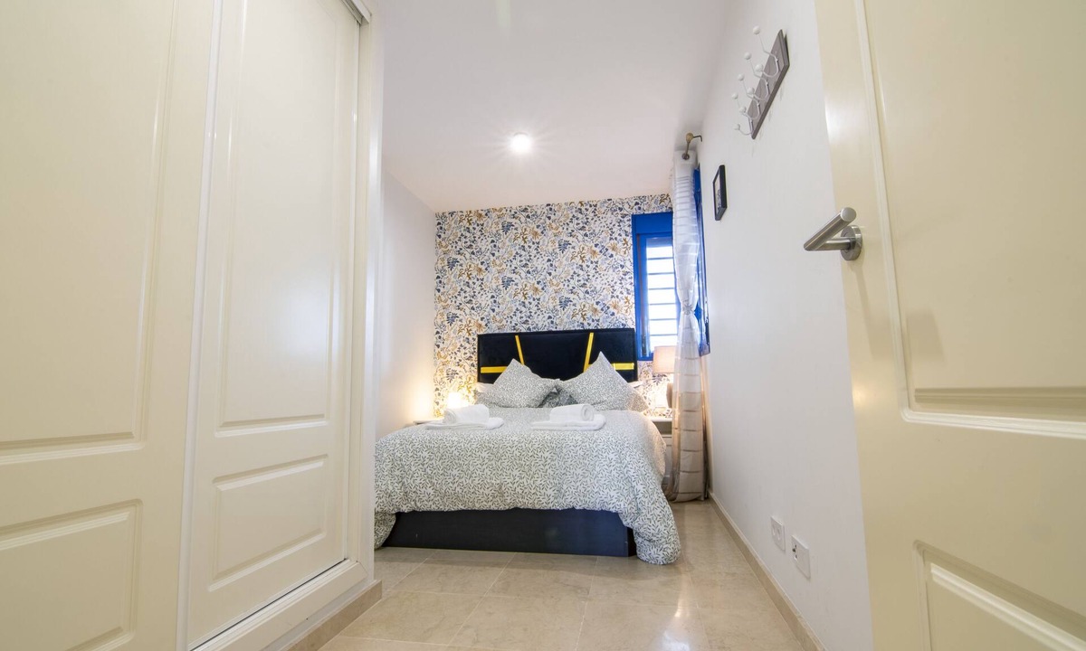 Torrequebrada Apartment | Beach Escape Benalmadena with Pool and Parking , 3 min walk to Seaside.