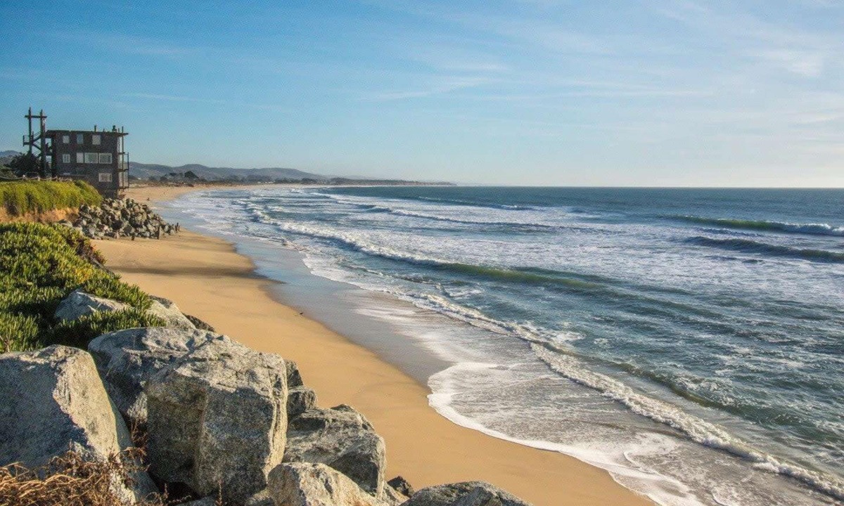 El Granada House | Beach Villa Home - Walk to Beaches, Trails, Restaurants, Activities & more