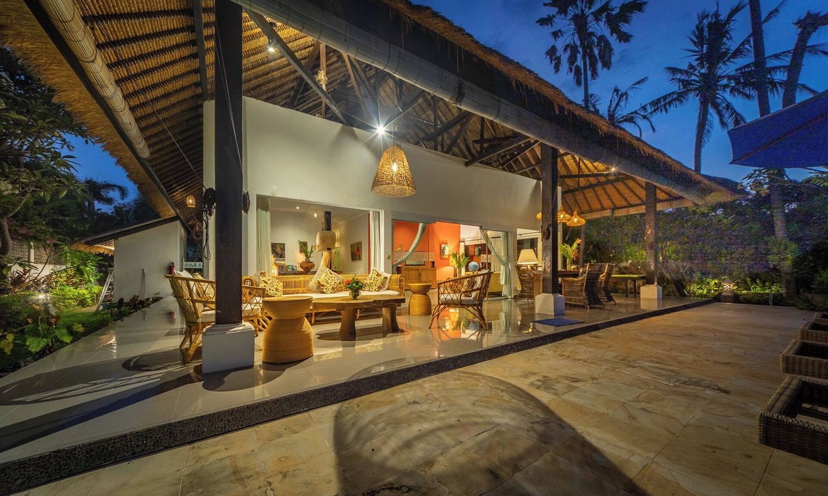 Dencarik Villa | Beachfront Bali Paradise Villa with Private Pool & Tropical Garden