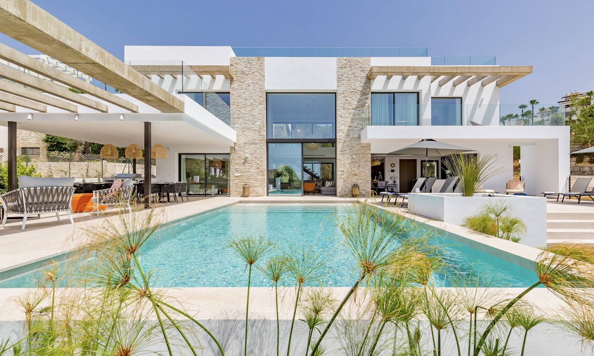 New Golden Mile Villa | Beautiful Modern Villa 10 minutes from Marbella