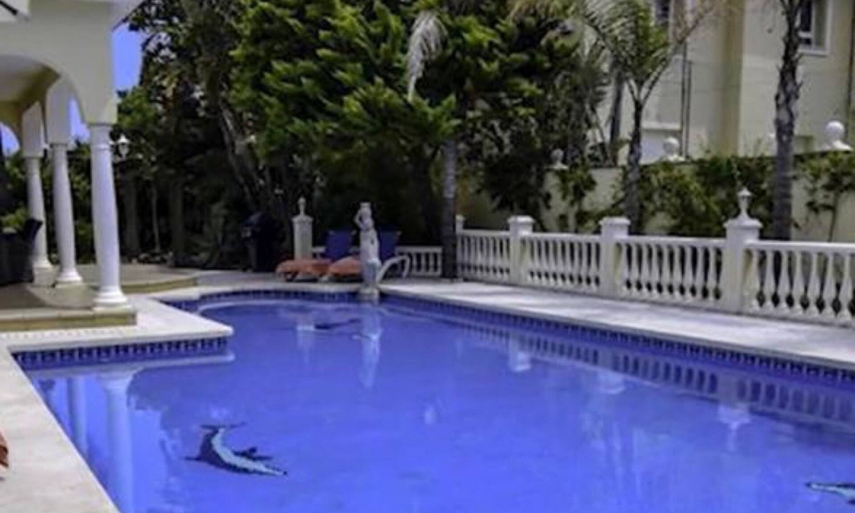 Urbanizacion Marbessa Villa | Beautiful villa 30 meters from the beach fantastic sea views