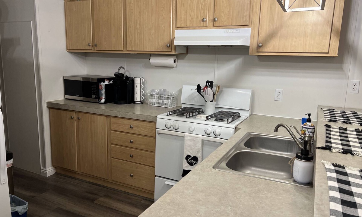 Willow Valley House | Beautifully Remodeled 2Bed/2Ba in Willow Valley with Lots of Parking