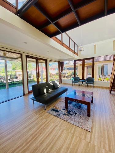 Candikuning Villa | Bedugul Lake View Inn