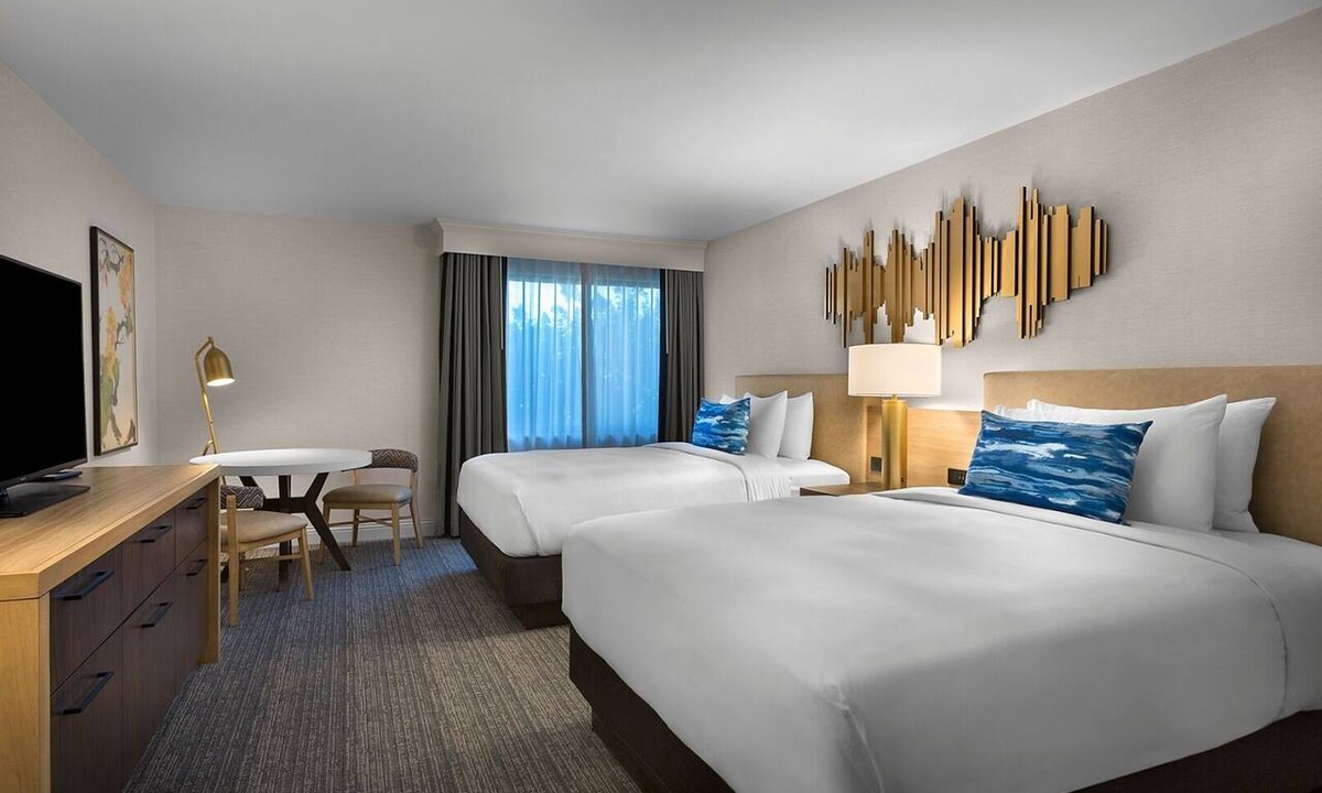 Milpitas Hotel | Best Value, Quality Stay! with Outdoor Pool, Close to Pinewood Park!