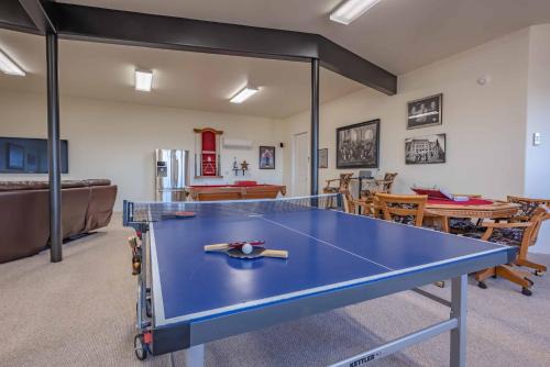 Bradley House | Blue Oak Oasis At Lake Naci