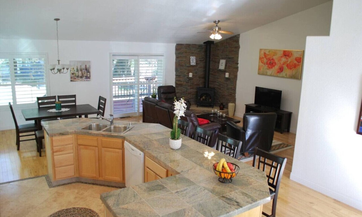 Groveland House | Cabin by Yosemite, Lake nearby and Free Wifi