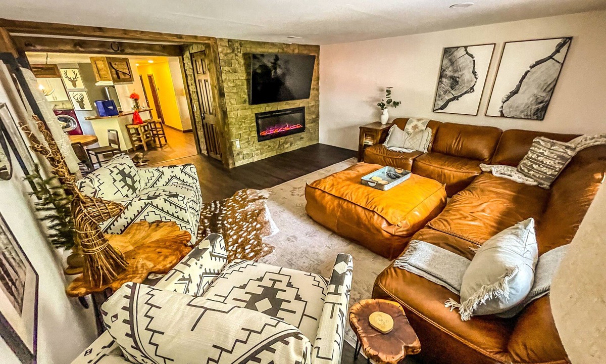North Upper Truckee Cabin | Cabin in the Pines - Hot Tub, Dog & Kid Friendly
