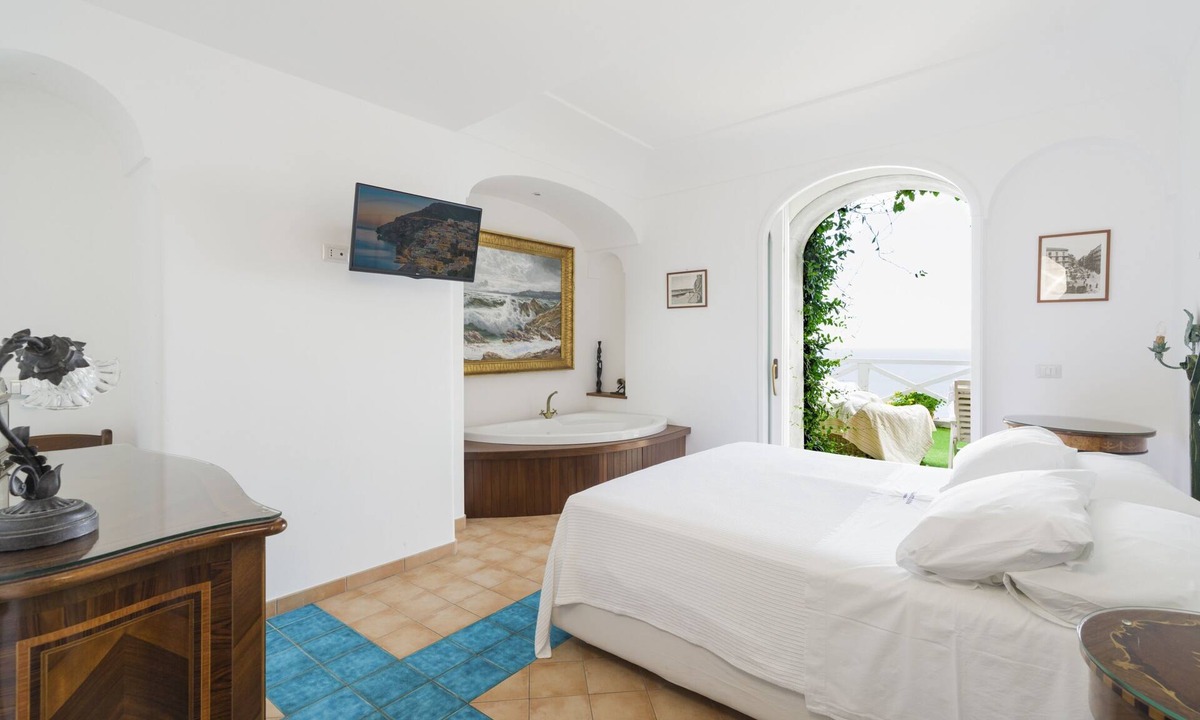 Praiano Apartment | CalanteLuna Apartment Il Sogno with private garden, hot tub and sea view