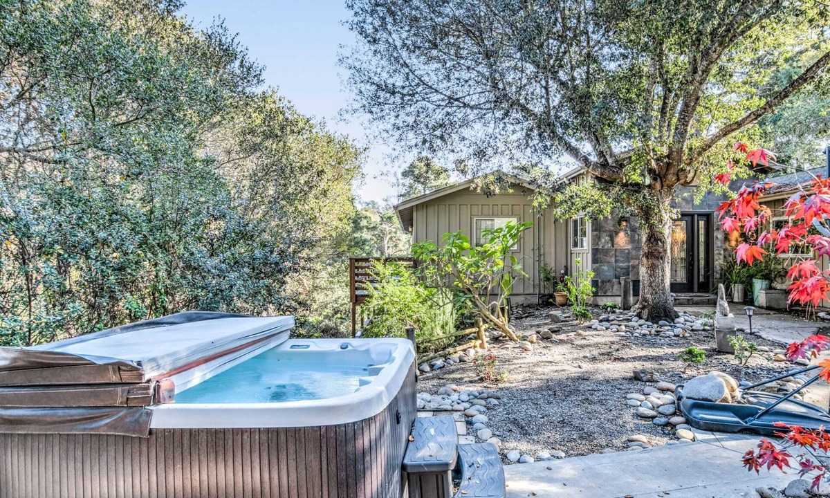 Carmel House | Carmel Nirvana: Close to Shops Restaurants Golf Beach