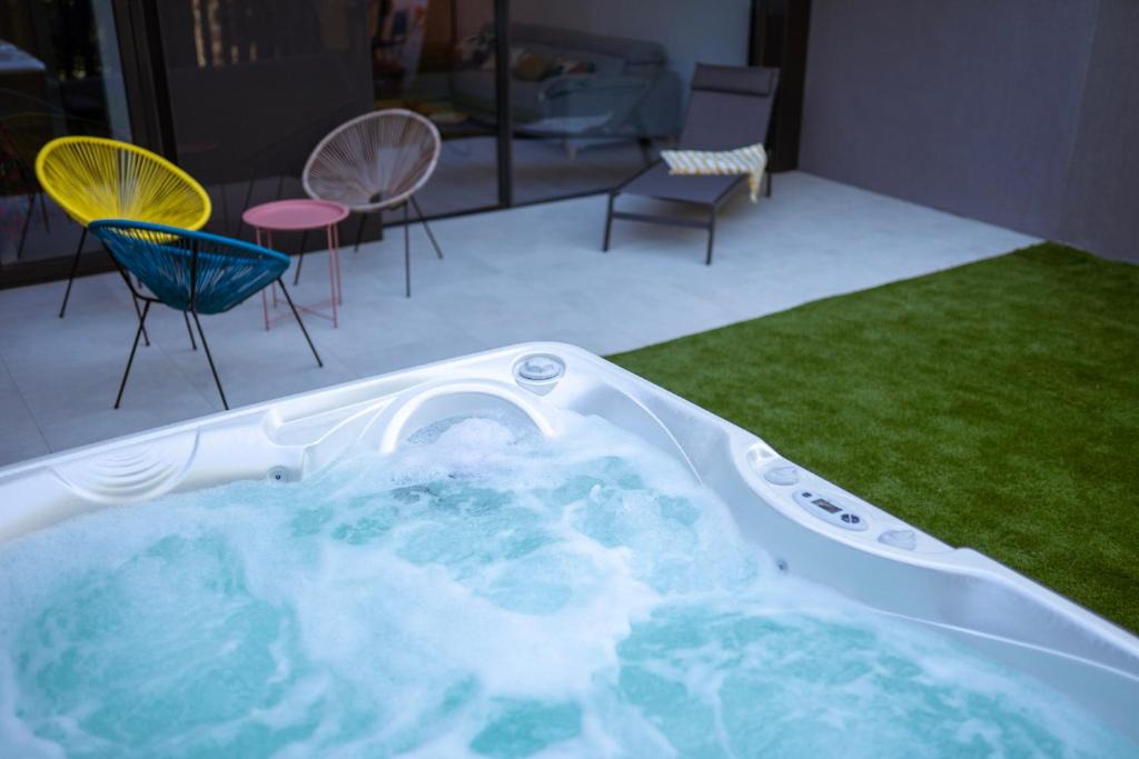 Caleta de Velez Villa | Casa de Nero - Premium House with Jacuzzi Next to Golf Course