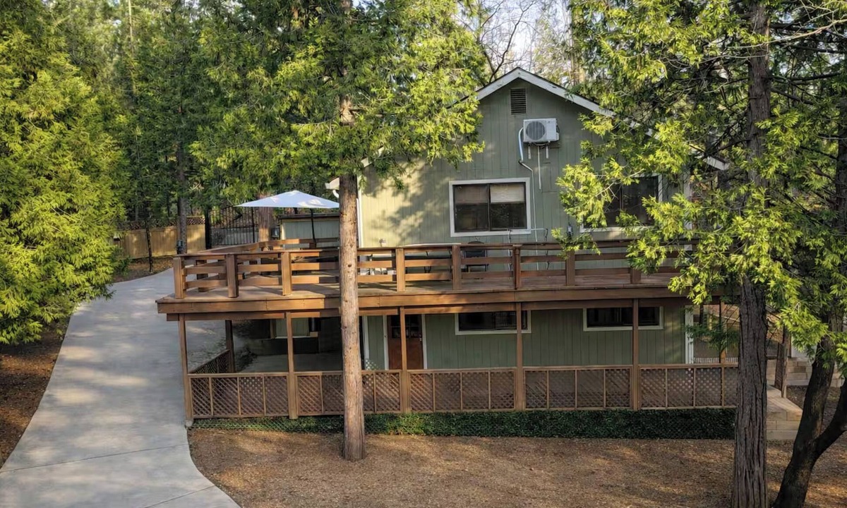 Phoenix Lake-Cedar Ridge Cabin | Cedar Ridge Forest Retreat Fireplace Huge Deck Near Yosemite Game Room