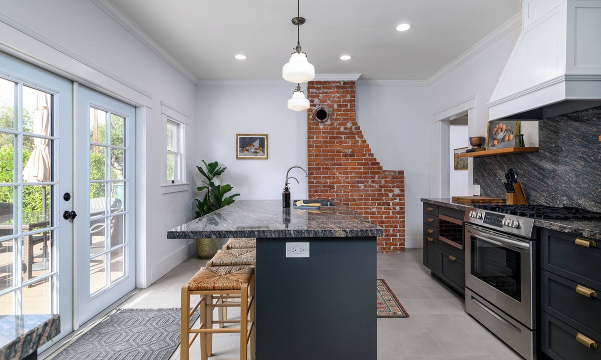 Santa Paula House | Charming 2-bedroom bungalow in Santa Paula with WiFi, AC