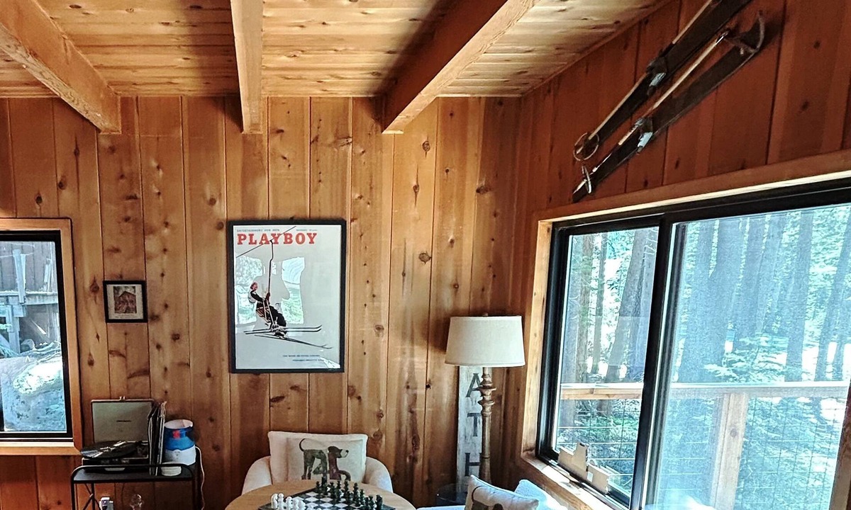 Pla-Vada Woodlands Cabin | Charming 3BR Getaway/10 min to Donner Lake/BBQ/Hikes/Board Games/Fireplace